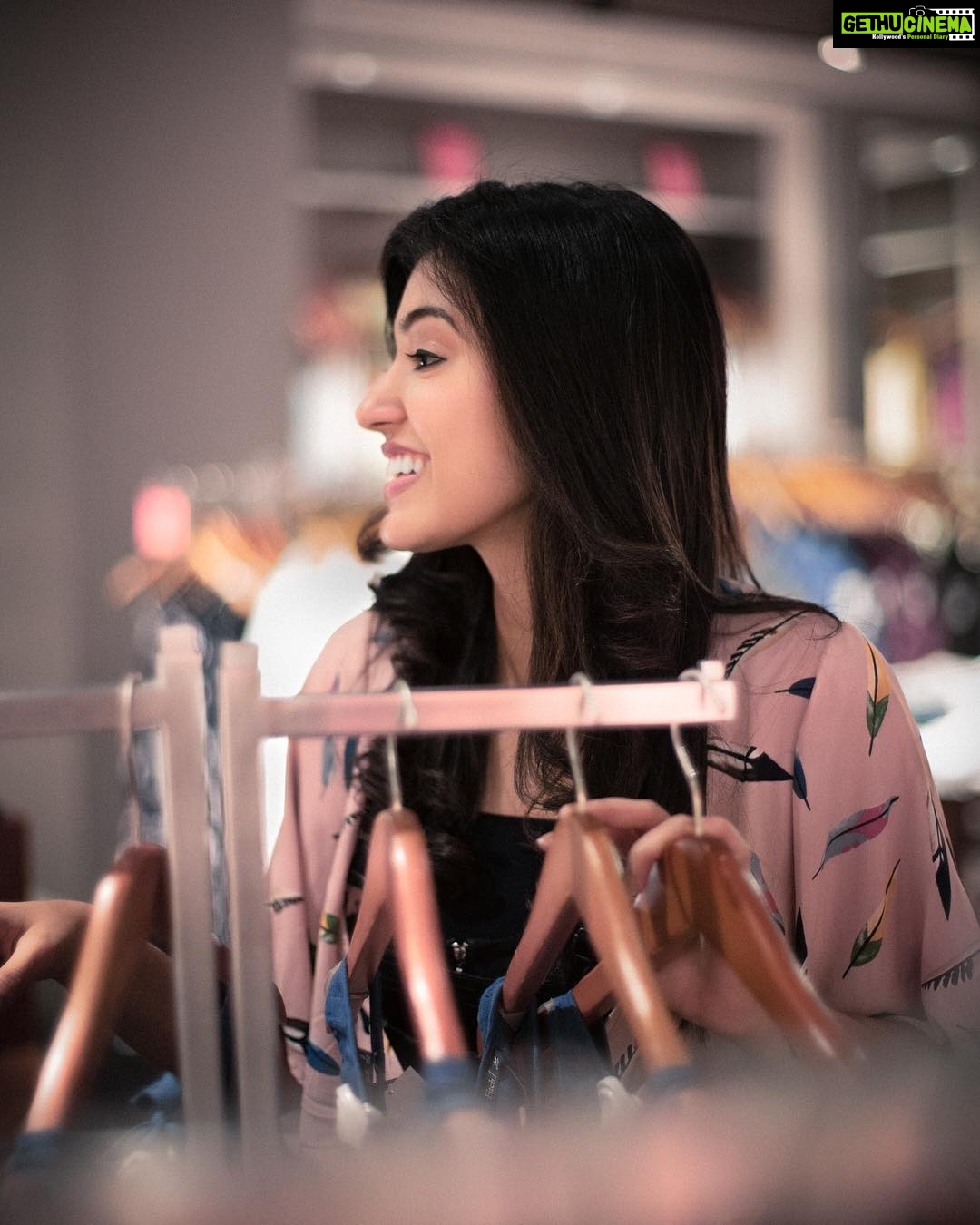 Anju Kurian Instagram - #excitedface #shoppingday #vacaymode #funday #candidpic #smilealways #becontent #happinessisachoice #throwback #california #losangeles #xoxo 📸- @liquidverve