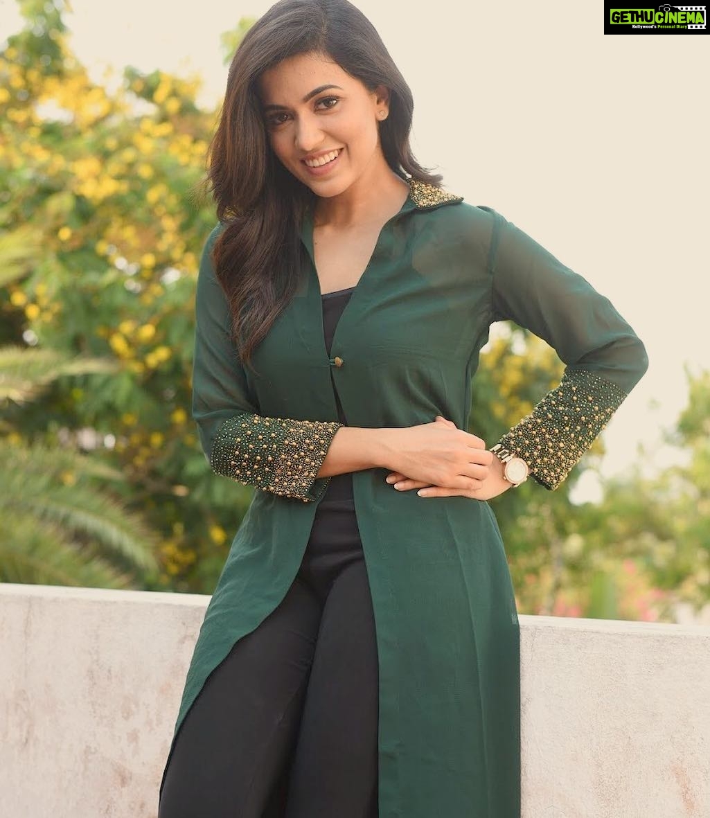 Anju Kurian Instagram - Less perfection🤓😁🙈💁🏼♀️....... more authenticity🧚🏻♀️😉☺️😎 P.c - @balakumaran_me Wardrobe- @sthua_klothing Makeup- @makeupartistrybykavithasekar