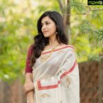 Anju Kurian Instagram - A year for new beginnings & hopes... Happy vishu✨ Picture courtesy- @riophotography.in Wardrobe- @shiulisarees Hair n make up - @makeupartistrybykavithasekar