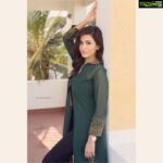 Anju Kurian Instagram - Starve ur distractions☝️🧐😎 feed ur focus 😉✨ P.c - @balakumaran_me 👗 - @sthua_klothing 💄- @makeupartistrybykavithasekar