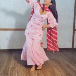 Ankitta Sharma Instagram - It gets really graceful towards the end. 🤓 #blooper #saadireelsaadifeel