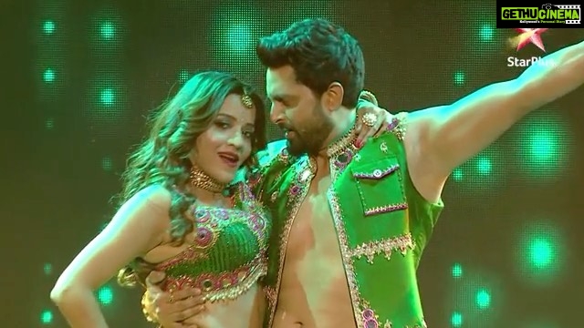 Antara Biswas Instagram - Just one day to go! #SmartJodi on @starplus tomorrow at 8pm Posted @withregram • @starplus Apne jalwon se aap sabhi ka dil jeetne aa rahe hain, Vikraant aur Monalisa! To dekhna na bhoolein, #SmartJodi, kal raat 8 baje, sirf StarPlus par. @manieshpaul @aslimonalisa @vikrant8235