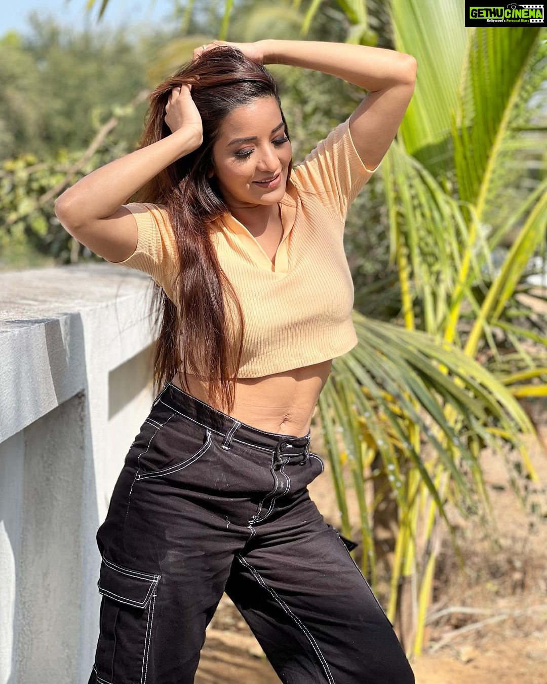 Antara Biswas Instagram - Starting My 1st Day Shoot of #2022 With #blessings on “VASANT PANCHAMI” … #happy #blessed #gratitude Mua : @sachinmakeupartist1 Hair by: @sayedsaba Assisted by : @deepakpathak663 Managed by: @skhushi_01