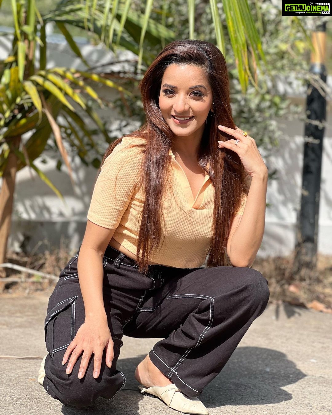 Antara Biswas Instagram - Starting My 1st Day Shoot of #2022 With #blessings on “VASANT PANCHAMI” … #happy #blessed #gratitude Mua : @sachinmakeupartist1 Hair by: @sayedsaba Assisted by : @deepakpathak663 Managed by: @skhushi_01
