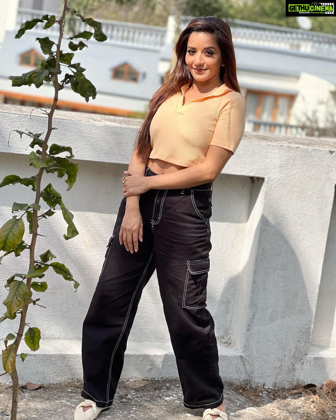 Antara Biswas Instagram - Starting My 1st Day Shoot of #2022 With #blessings on “VASANT PANCHAMI” … #happy #blessed #gratitude Mua : @sachinmakeupartist1 Hair by: @sayedsaba Assisted by : @deepakpathak663 Managed by: @skhushi_01