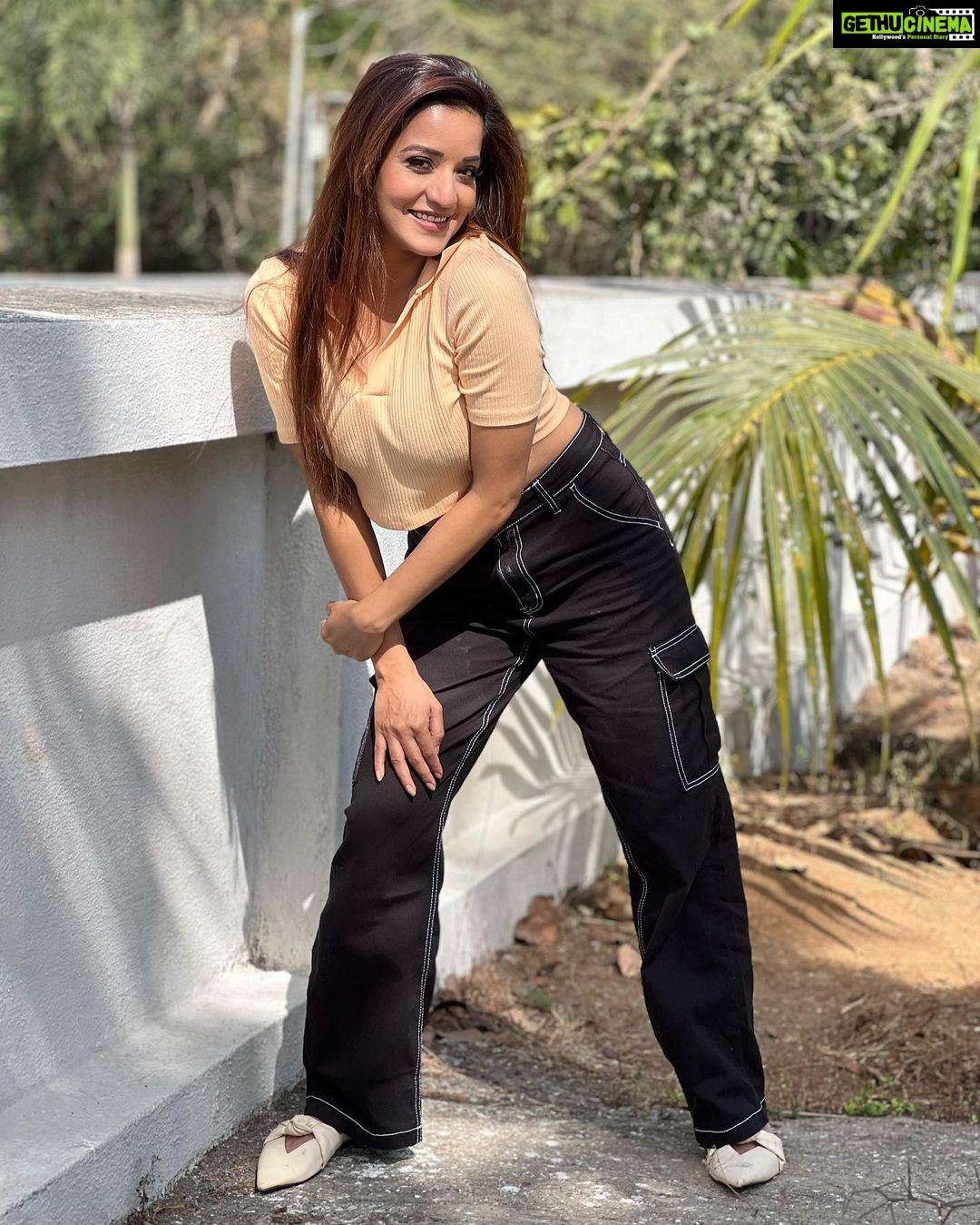 Antara Biswas Instagram - Starting My 1st Day Shoot of #2022 With #blessings on “VASANT PANCHAMI” … #happy #blessed #gratitude Mua : @sachinmakeupartist1 Hair by: @sayedsaba Assisted by : @deepakpathak663 Managed by: @skhushi_01