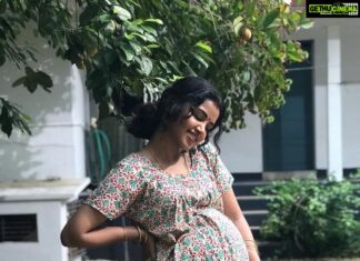 Anupama Parameswaran Instagram - Throwback to this beautiful picture with Achan ♥️ @parameswaranerekkath #maniyarayileashokan times 2019