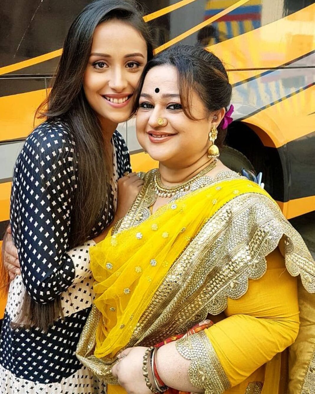 Anupriya Kapoor Instagram - Happy birthday @supriyarshukla Aap hamesha aise hi khush raho aur aise hi hame apna pyar dete raho #haveagreatone 😘