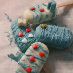 Anupriya Kapoor Instagram - A super fun recipe for my Snow & Sea cakesicles. Link - https://youtu.be/WUtIrxj7dYU Tutorial on YouTube. Look for snow & Sea cakesicles by Anupriya kapoor 😘