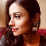 Anupriya Kapoor Instagram – मंज़िल मिलेगी भटक कर ही सही, गुमराह तो वो है, जो घर से निकले ही नही।