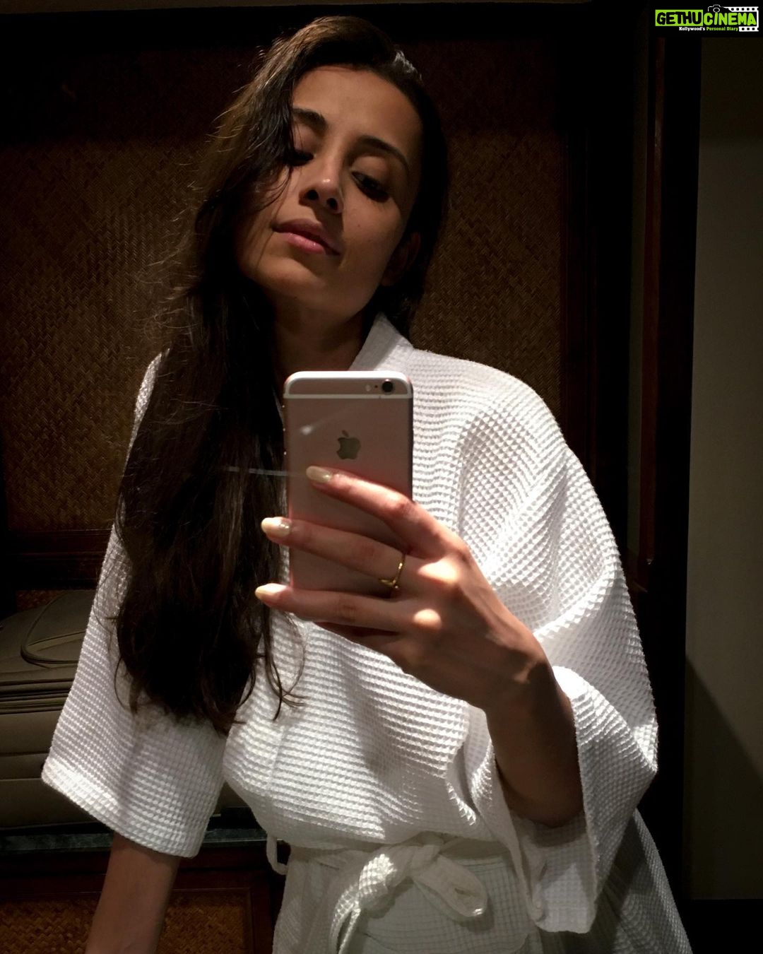 Anupriya Kapoor Instagram - #justbored 🙃