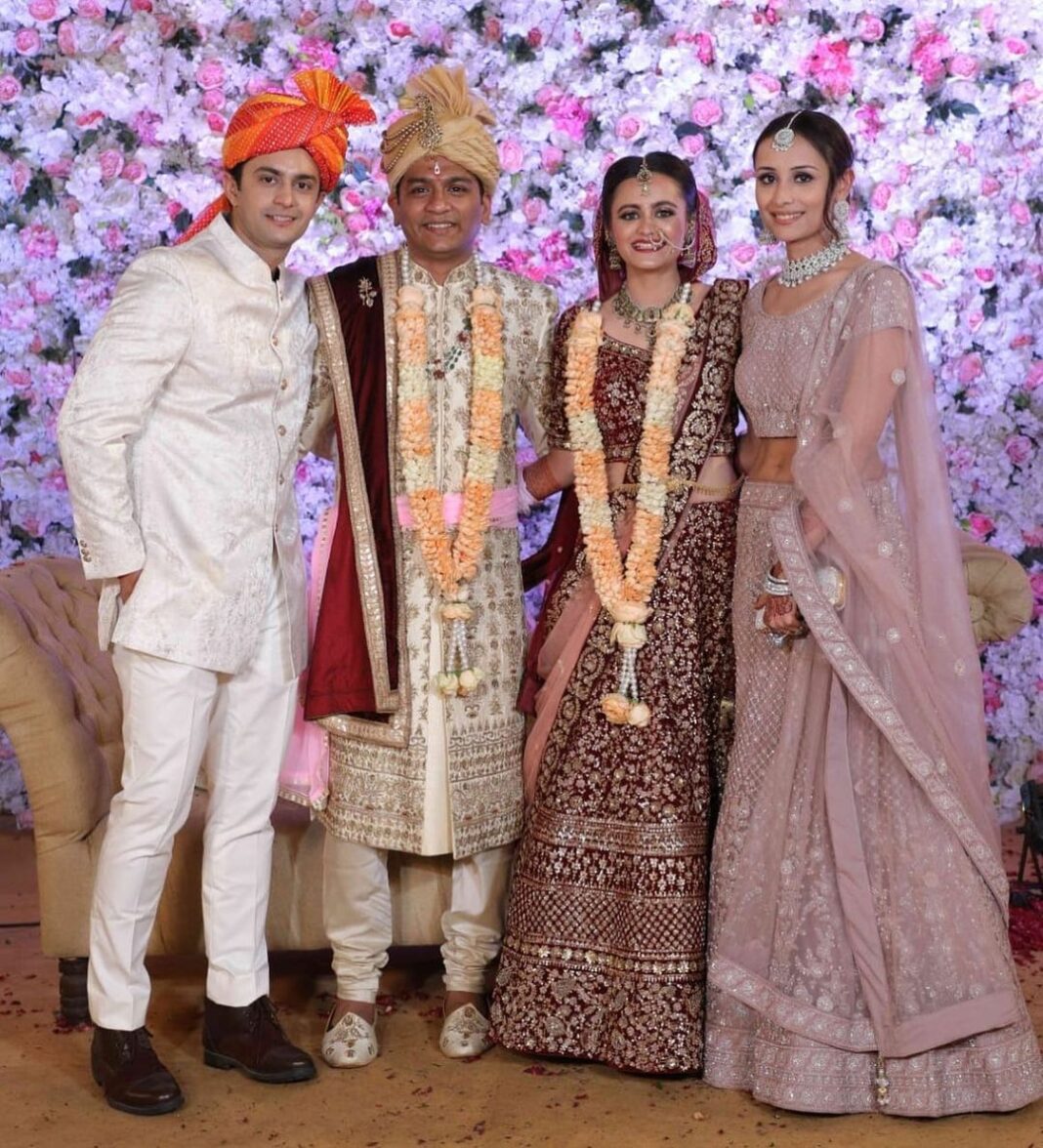 Anupriya Kapoor Instagram - Happy anniversary @varnika.sharma @kartikaye.gilra Stay happy 💝💝 🥂#tomanymoreyearsofyourtogetherness