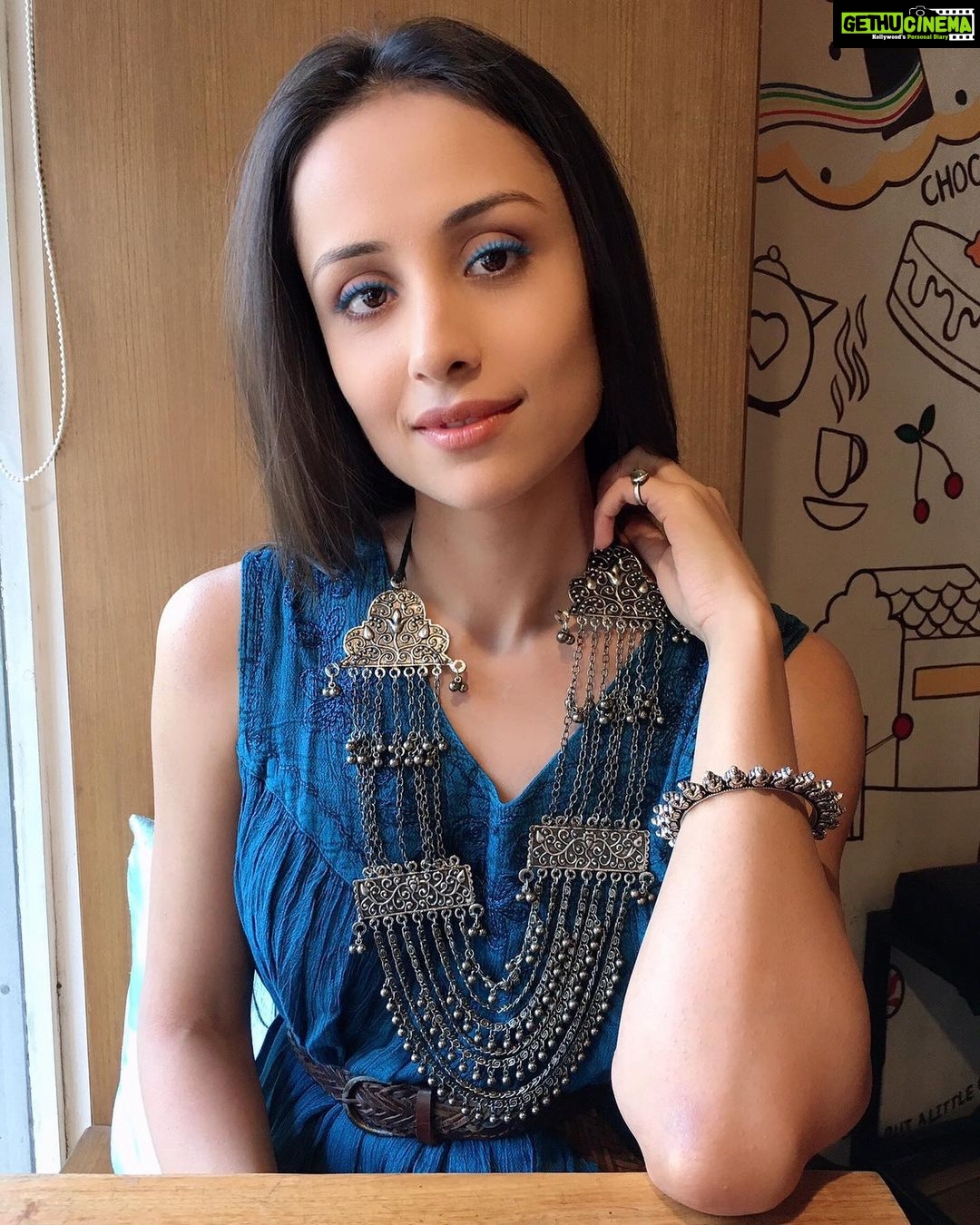 Anupriya Kapoor - 2.5K Likes - Because I love my bold and chunky ethnic jewellery 👸🦋
#ethnicjewellery #chunkyneckpiece #myjewellerylove