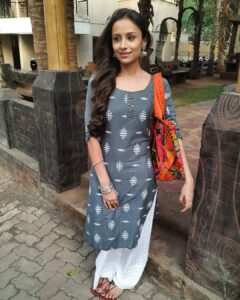 Anupriya Kapoor Instagram - बेवजह ही... 🍁