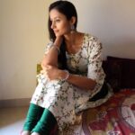 Anupriya Kapoor Instagram - ऐब भी बहुत हैं मुझमें, और खूबियां भी बहुत है... अब ढूँढने वाले तू सोच, कि तुझे चाहिए क्या मुझमें...