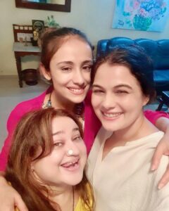 Anupriya Kapoor Instagram - Stepped out after more than 5 months and this is the first thing I did😘😘🥳 Missed you so much😇  Love you @geetanjalitikekar @supriyarshukla @sikandarkharbanda