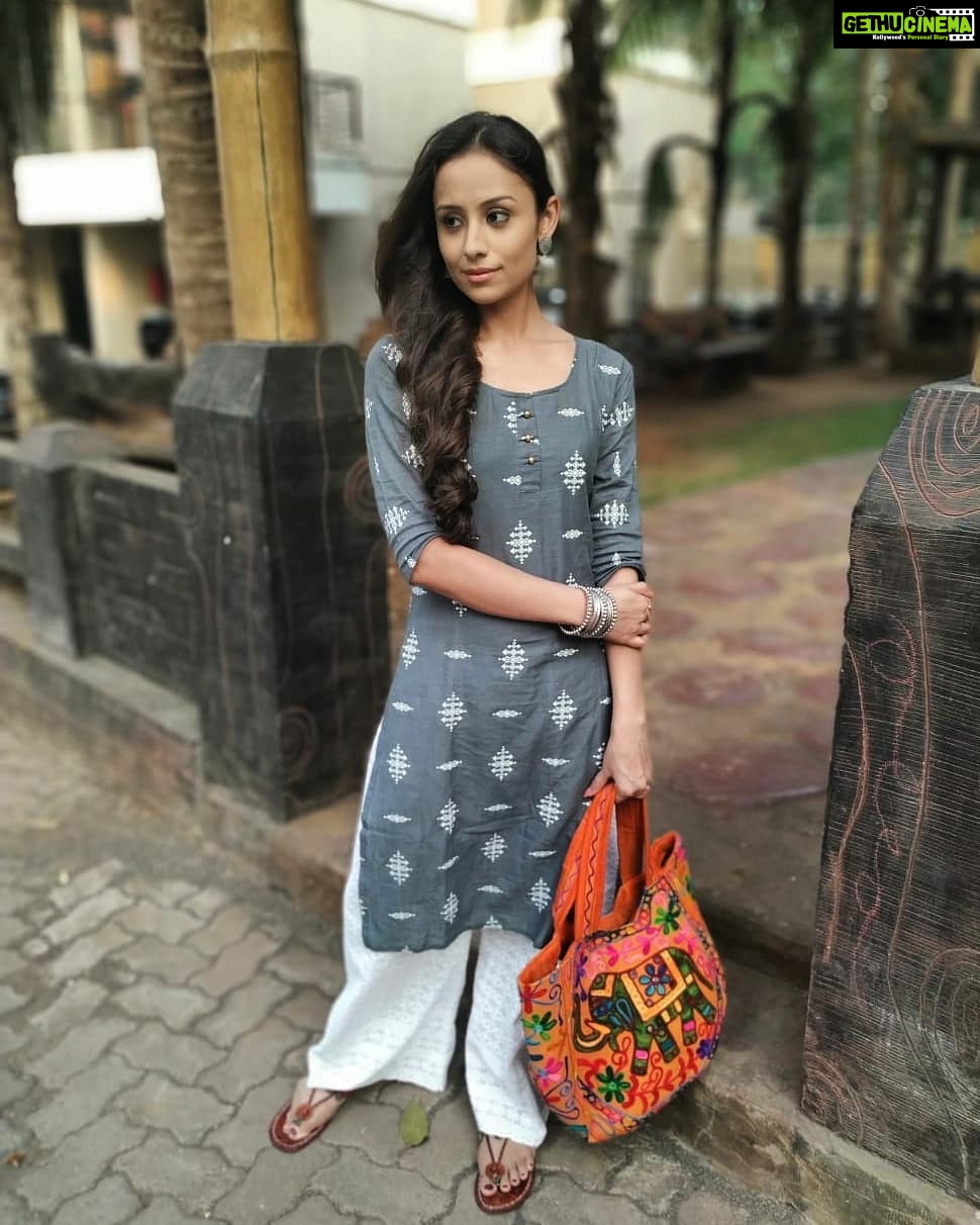 Anupriya Kapoor - 2.8K Likes - बेवजह ही... 🍁