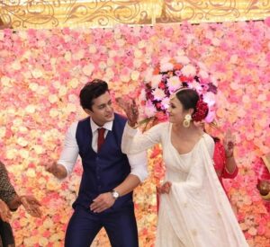Anupriya Kapoor Instagram - Memories may fade as the years go by but they won’t age a day.💖💑 😍 Why push through life when you can dance through it 🥁🕺💃💟 #hastehastekatjayeraste