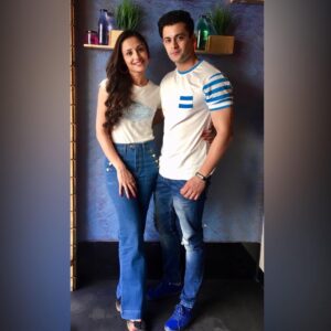 Anupriya Kapoor Instagram - कितने दूर कितने पास♥️ Mostly दूर 🧐🧐 #effectsoflockdown #effectsofjantacurfew #jantacurfew