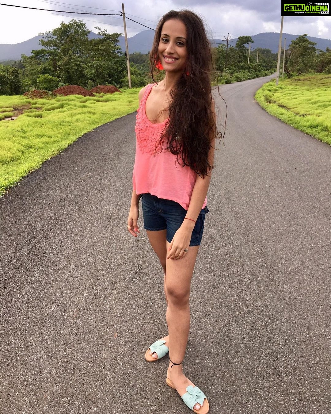 Anupriya Kapoor Instagram - Because the greatest part of a road trip isn’t arriving at the destination. It’s all the wild stuff that happens along the way. 🚗🛣🏞