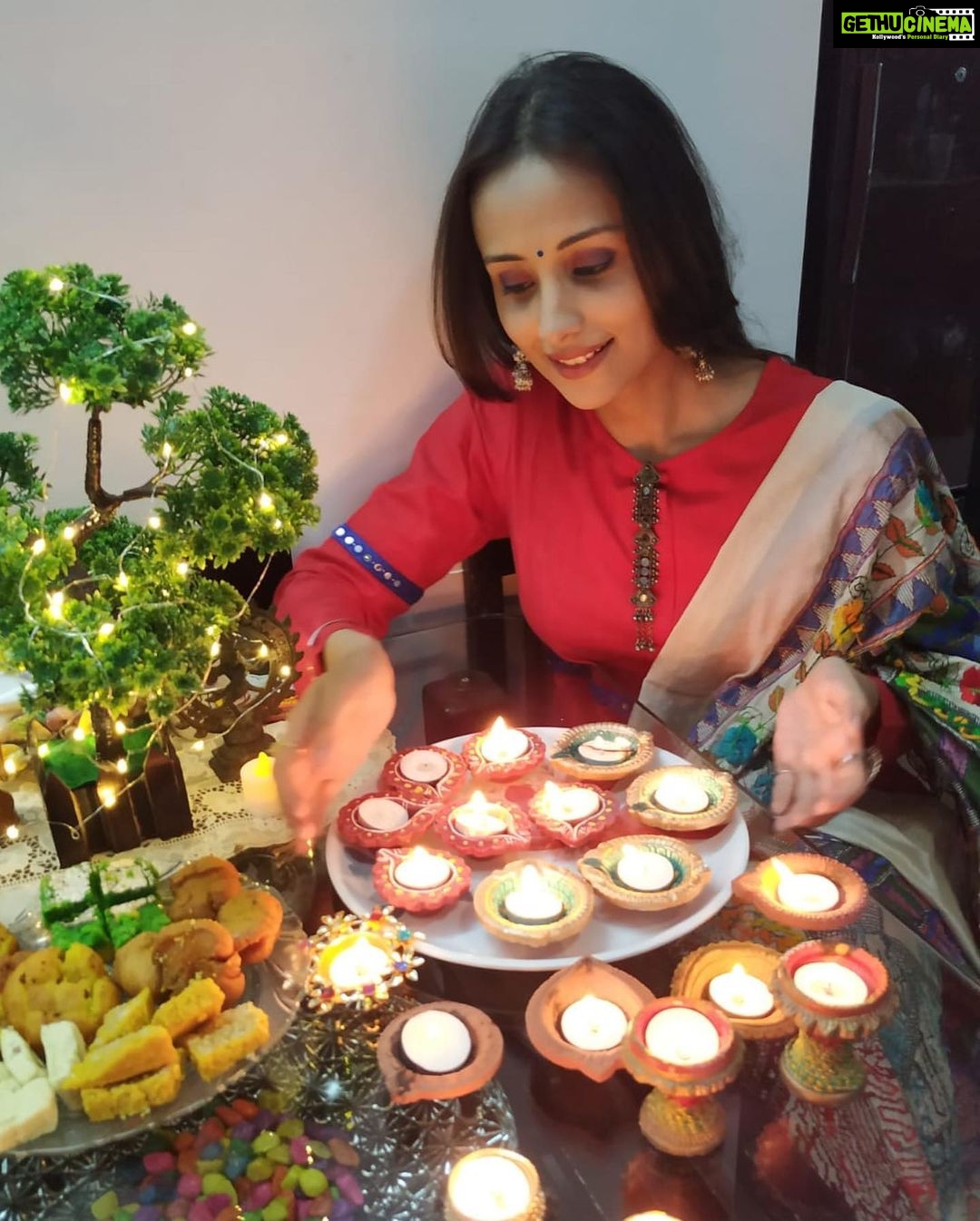 Anupriya Kapoor Instagram - Happy anniversary @varnika.sharma @kartikaye.gilra Stay happy 💝💝 🥂#tomanymoreyearsofyourtogetherness