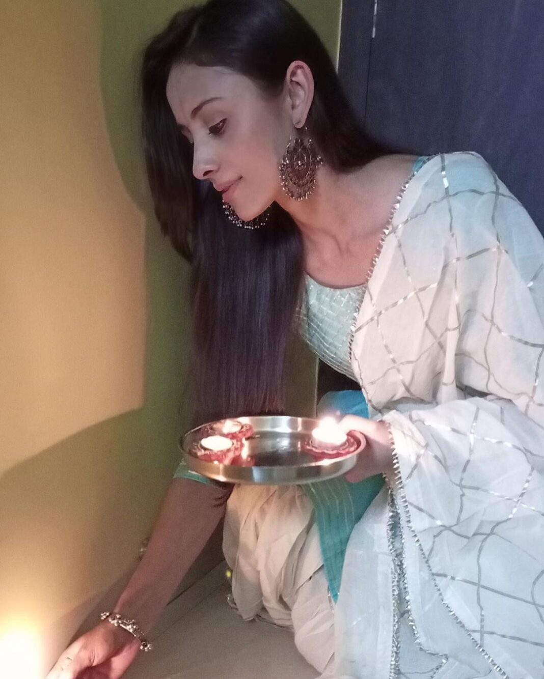 Anupriya Kapoor Instagram - 🪔💥