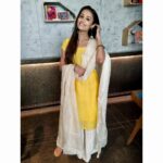 Anupriya Kapoor Instagram – उम्र कहती है, अब संजीदा हुआ जाए…
दिल कहता है, कुछ नादानियाँ और सही…! – ग़ुलज़ार