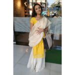 Anupriya Kapoor Instagram – उम्र कहती है, अब संजीदा हुआ जाए…
दिल कहता है, कुछ नादानियाँ और सही…! – ग़ुलज़ार