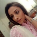 Anupriya Kapoor Instagram - Ye khamoshi jo guftagu ke beech thehri hai, yahi ik baat saari guftagu mei sabse gehri hai.