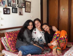 Anupriya Kapoor Instagram - Met both of you as a teenager and since then I have learnt so much from you. I thank god that I met you at a stage in my life where I could absorb your knowledge and wisdom. You have loved, protected and guided me all these years and I can't thank you enough for all that. Just know that I love you more than I say I do💟