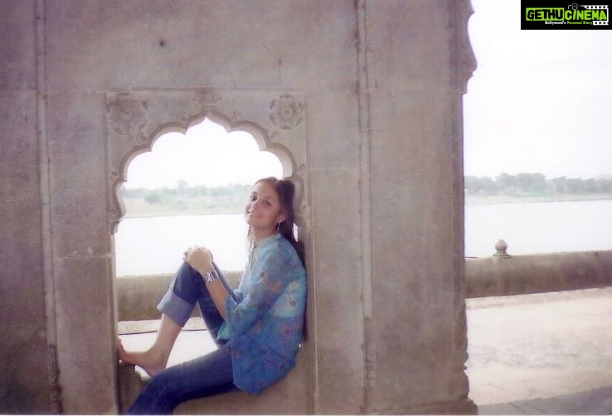 Anupriya Kapoor Instagram - Challenge accepted @supriyarshukla @geetanjalitikekar So this was me when I was 17. The 1st thing that comes to my mind is that this was the time when I 1st came to this city( mumbai). Had so many dreams and no clue as to how I would make them come true. Before this I had no intention of choosing this profession, it just happened to me but from the day I 1st stepped in this city I knew I was meant to be here. This was always meant to be my place. 17 was the age when i 1st faced camera in my life ( but not as an actor). This was my calling all along. Still learning, still growing and still trying to do what I know best. Thank you to all those who intentionally or unintentionally played a part in my journey. All the best @mrunalofficial2016 #lovesonia is just a start for you my dear. N now i nominate 5 more to share their story and the dreams they had when they were 17 @varunvijaysharma @varnika.sharma @mahajankinshuk17 @barkhasingh0308 @shweta.shwets