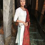 Anupriya Kapoor Instagram - मैं तो चाहता हूं हमेशा मासूम बने रहना, ये जो ज़िन्दगी है समझदार किये जाती है.