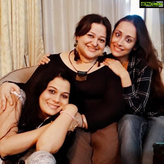 Anupriya Kapoor Instagram - Everytime i meet you both, i feel so empowered and free. I guess you both already know that mumma, nanna and you two are the only women i love with my life. love you so much @supriyarshukla @geetanjalitikekar