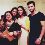 Anupriya Kapoor Instagram - My favourite person's birthday celebration with Supriya ji ,Varun and @sikandarkharbanda 💃💃 #myfavoritepeopleinonepicture