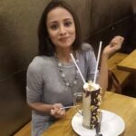 Anupriya Kapoor Instagram – 🍨😊😊🤗😎