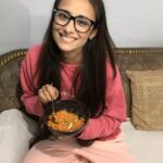 Anupriya Kapoor Instagram – Cosy winter nights aur upar se maa ke hath ka garam garam gajar halwa 😍😍😍😍😍 #homely #besttherapyever Delhi, India