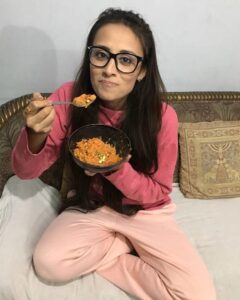 Anupriya Kapoor Instagram - Cosy winter nights aur upar se maa ke hath ka garam garam gajar halwa 😍😍😍😍😍 #homely #besttherapyever Delhi, India