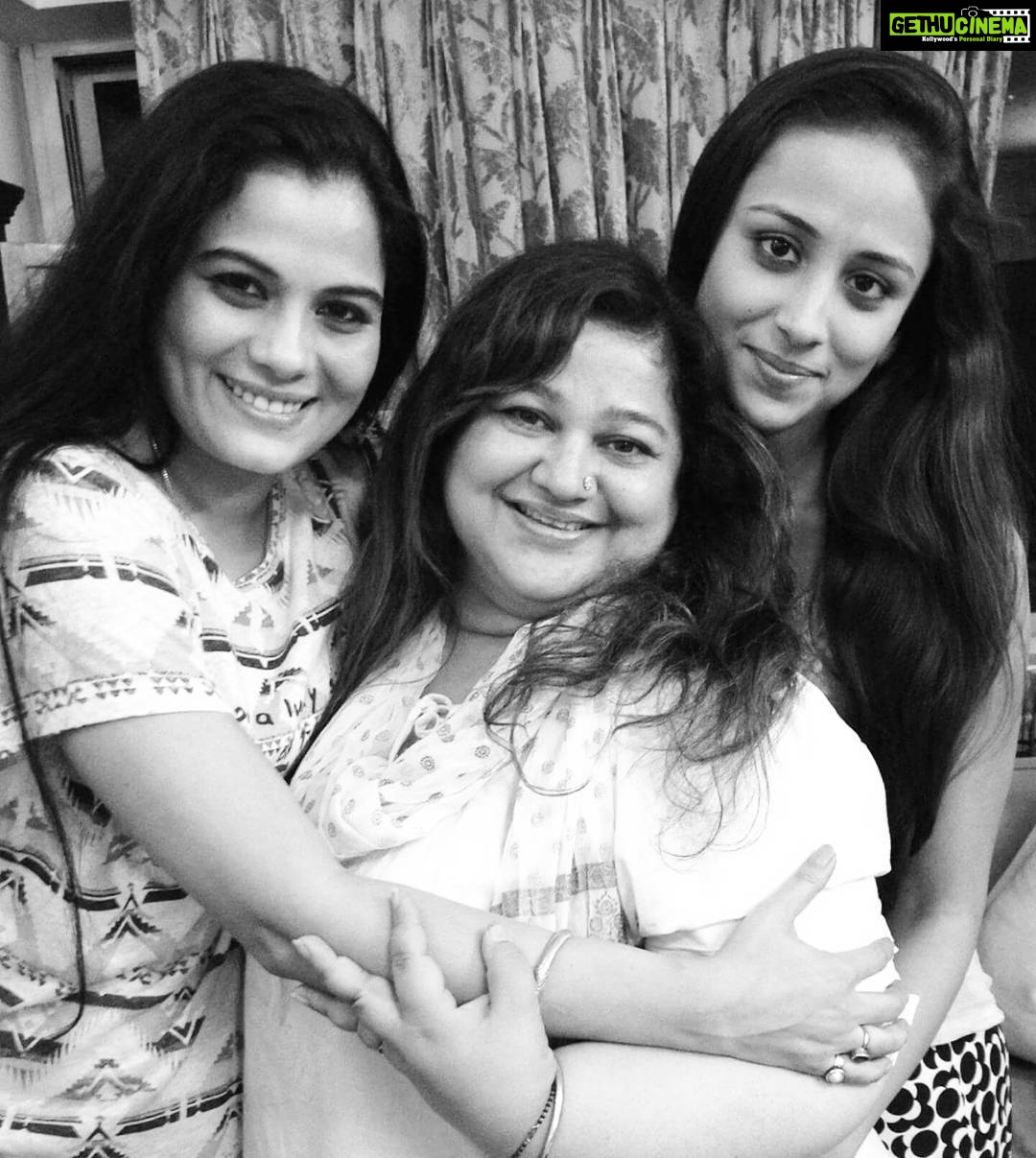 Anupriya Kapoor Instagram - Happy happy birthday to my dear @supriyarshukla Ishwar kare aap hamesha muskurate raho. My 😇 love u sooooooo much