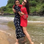 Anupriya Kapoor Instagram - The tans will fade but the memories will last forever👭