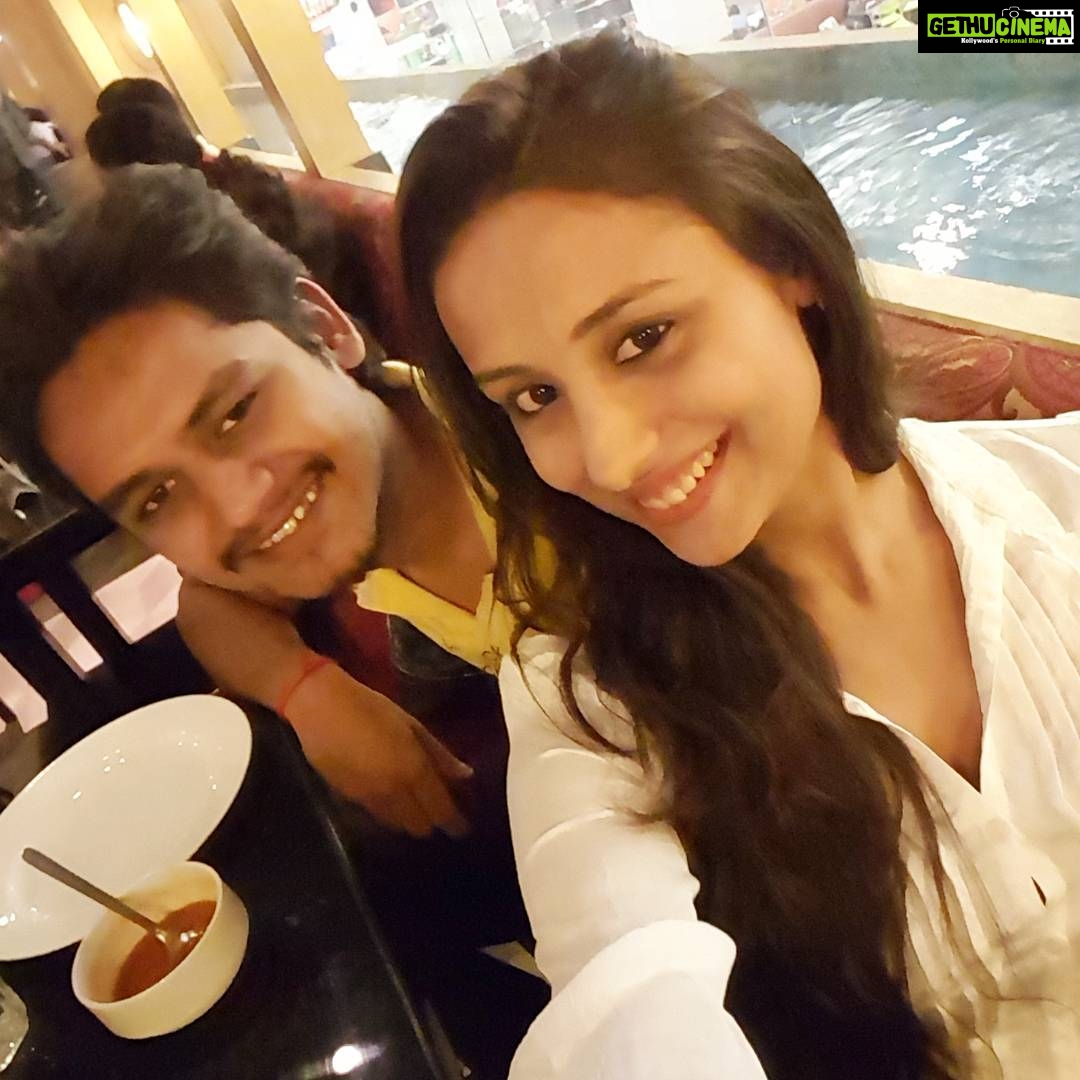 Anupriya Kapoor Instagram - If we look closely than wl know that we have all the reasons to b happy. Yuuuhuuuuu....