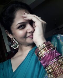Anuya Bhagvath Instagram - 1 look that can never go wrong! #anuya