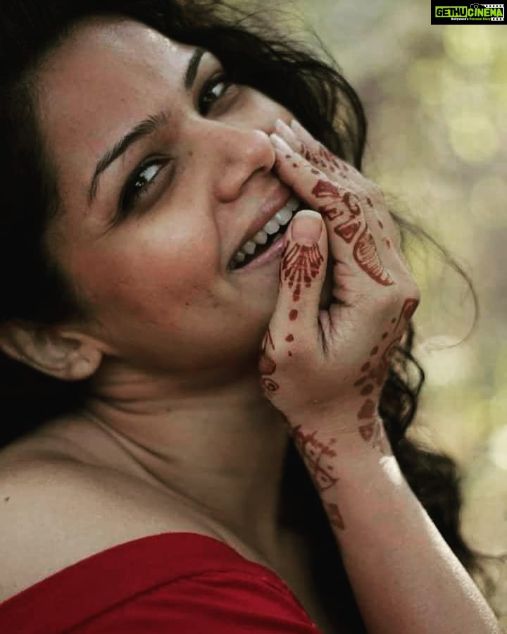 Anuya Bhagvath Instagram - Laughter the best medicine! P.C @pathik_omkarkukade