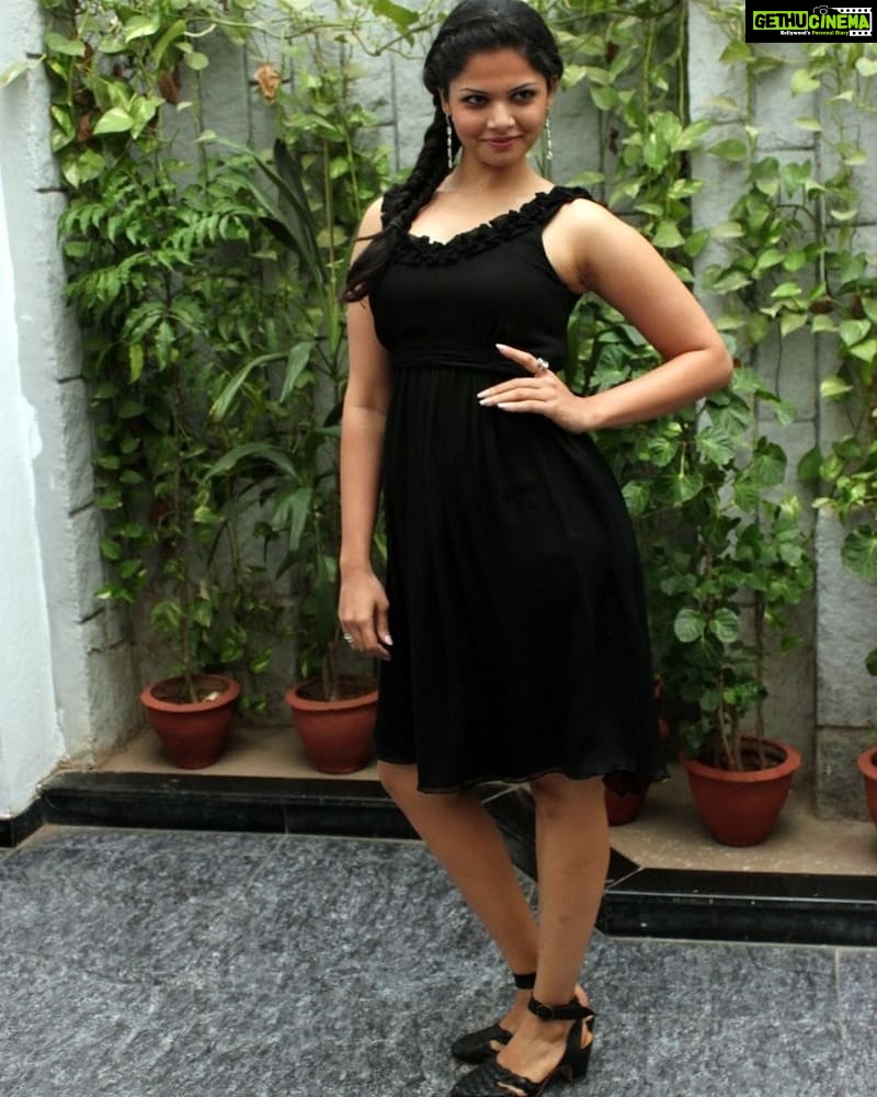 Anuya Bhagvath Instagram - Lady in black!!!