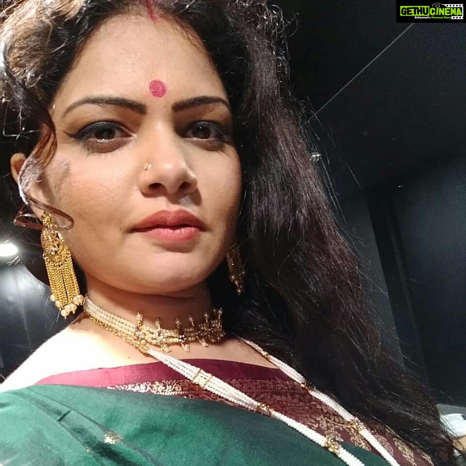Anuya Bhagvath Instagram - Playing 'Choti Bahu' of Saheb biwi aur gulaam in the remake of the song 'Na jao saiyyaan chudaake baiyyan'