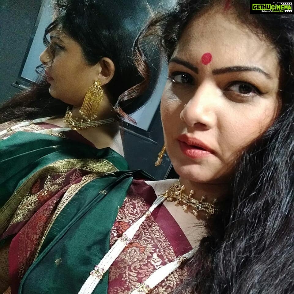 Anuya Bhagvath Instagram - Playing 'Choti Bahu' of Saheb biwi aur gulaam in the remake of the song 'Na jao saiyyaan chudaake baiyyan'
