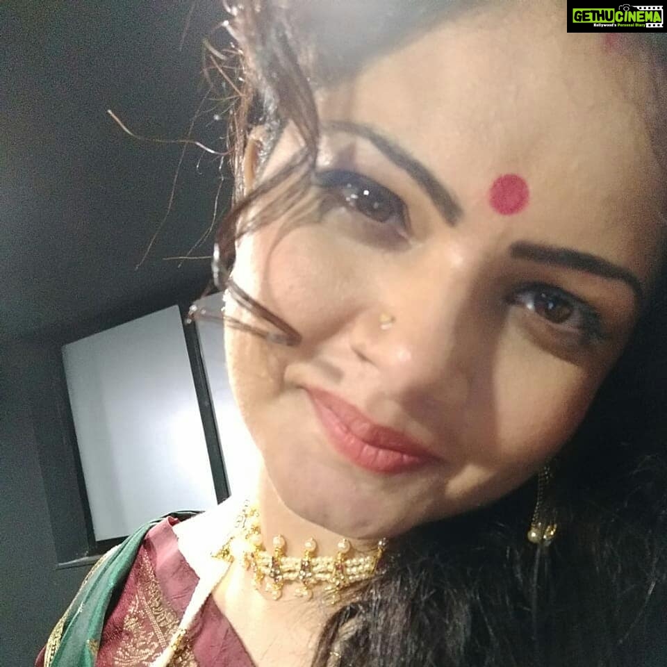 Anuya Bhagvath Instagram - Playing 'Choti Bahu' of Saheb biwi aur gulaam in the remake of the song 'Na jao saiyyaan chudaake baiyyan'