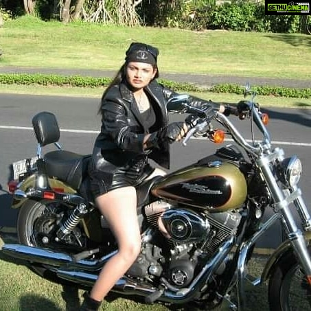 Anuya Bhagvath Instagram - The woman,the machine,Street hawk!Badass woman!Super nostalgic SMS days,miss my 1800cc Harley Davidson ride! Mbali