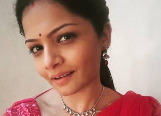 Anuya Bhagvath Instagram - D red hot aunty :P