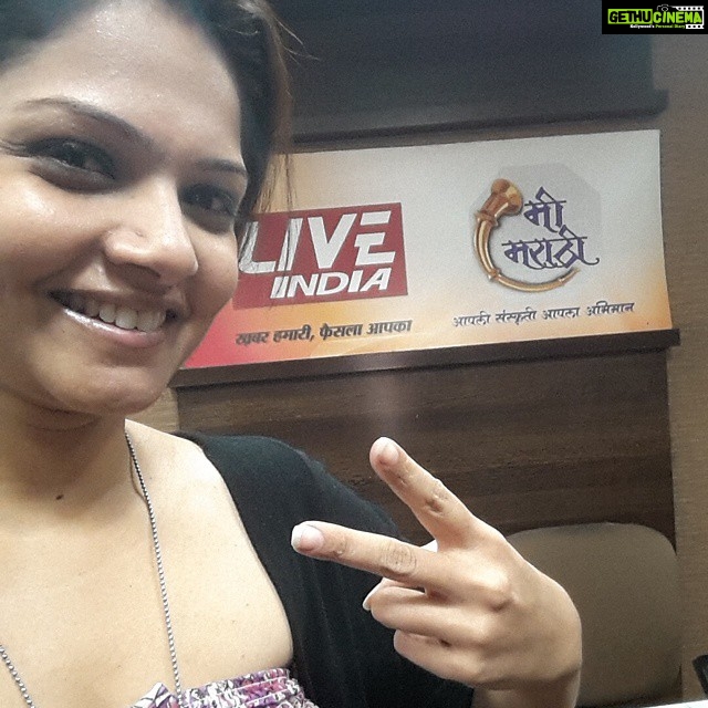 Anuya Bhagvath Instagram - Live performance of our cheer song for indian team!
