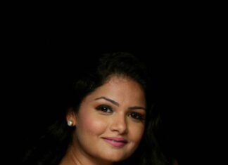 Anuya Bhagvath Instagram - Shine like a diamond! #anuya P.C @i__mfahim Make up @rukhsaarsayed_artistry